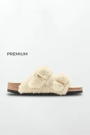 Arizona Big Buckle Shearling in Teddy Eggshell