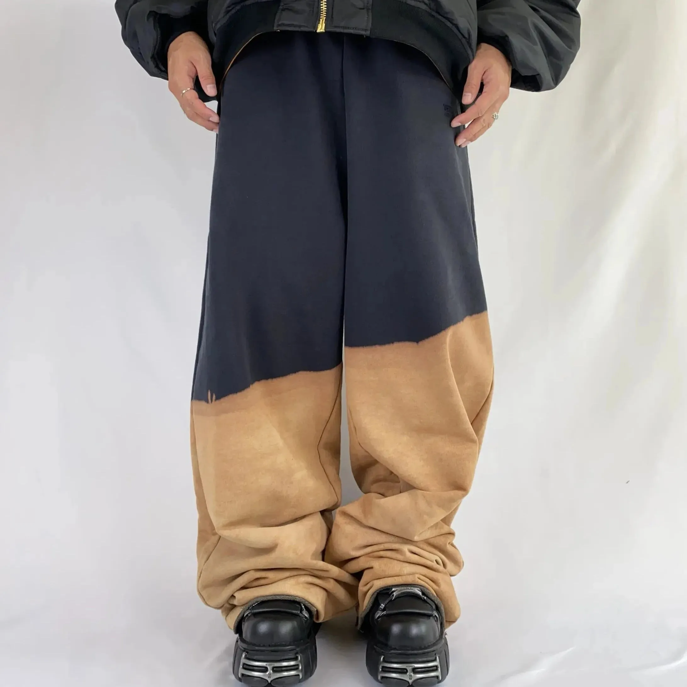 BLEACHED SWEATPANTS
