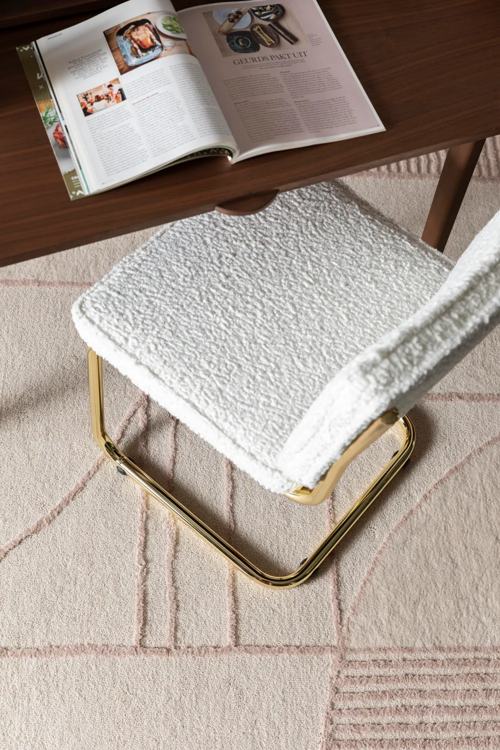 White Modern Cantilever Chairs (2) | Zuiver Teddy